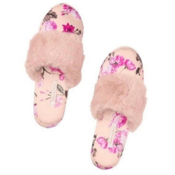 Victoria's Secret Other - NWT Victoria's Secret Small Slippers with dustbag